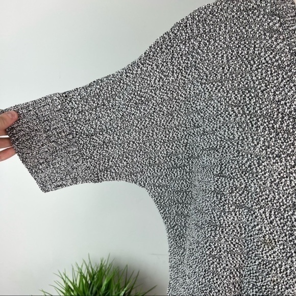 Tahari grey short sleeve open front womens medium cardigan sweater - Picture 3 of 8